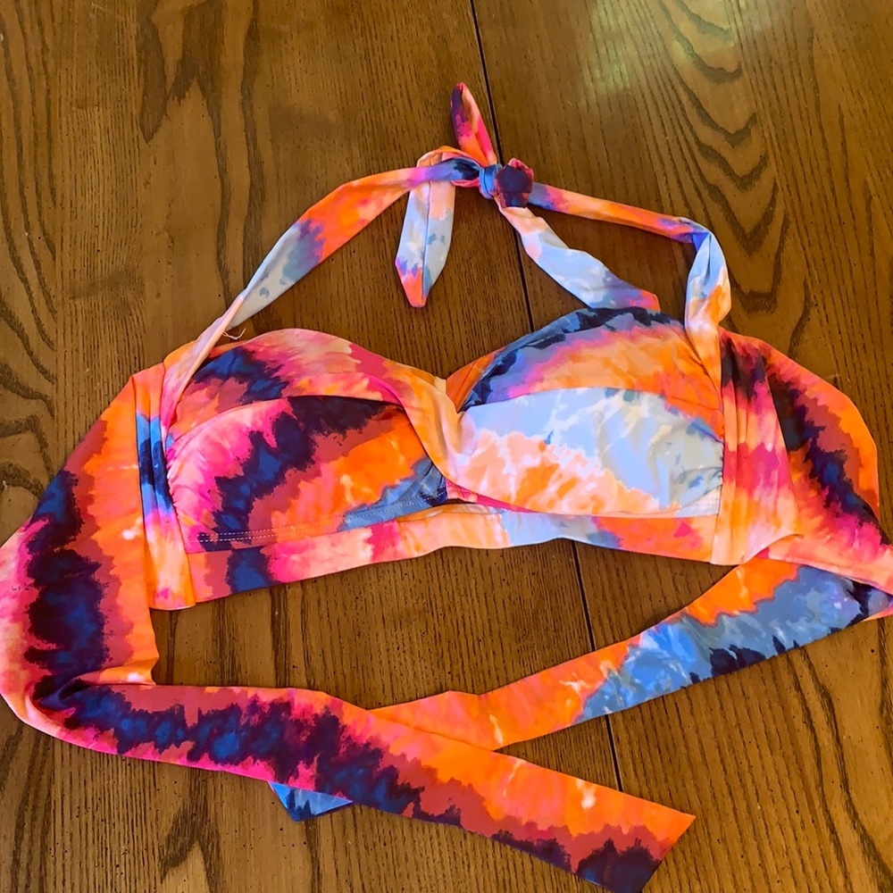 NWT Kenneth Cole Tidal Wave‎ Halter Bikini Top Sz M